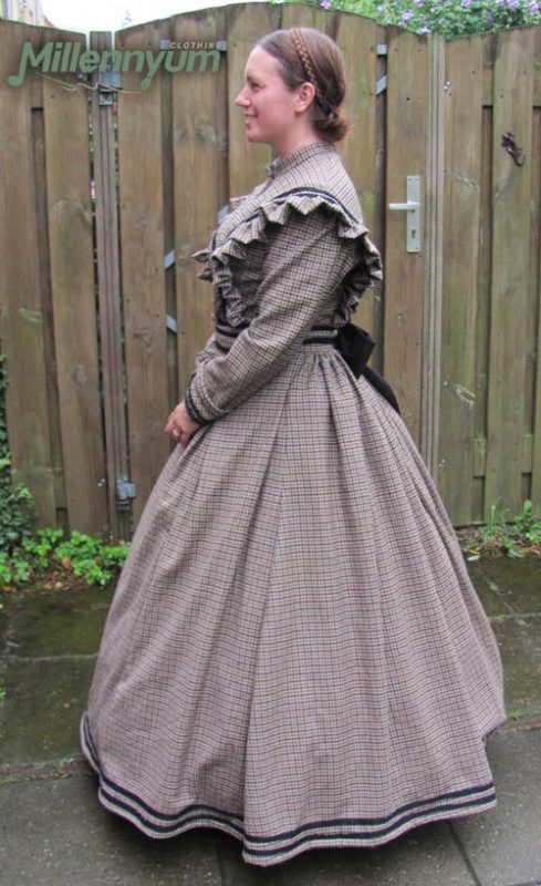 Victorian day dress - side