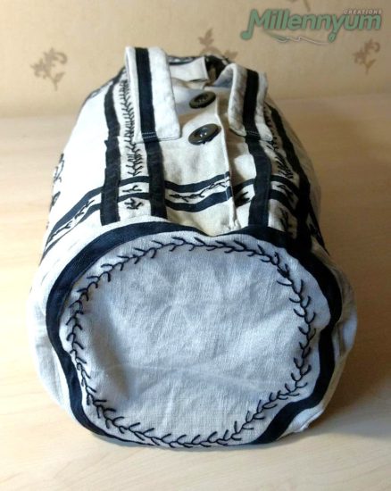 Victorian travel bag - side