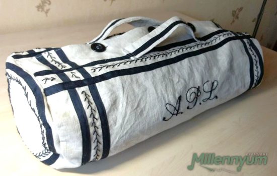 Victorian travel bag - sideways