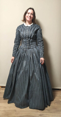 Kostuum van rond 1840, gemaakt voor optredens met mijn band tijdens evenementen in Charles Dickens-stijl. Outfit uit 1840