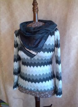 Sweater with collar