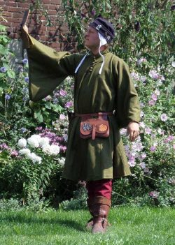 Medieval houppelande for men